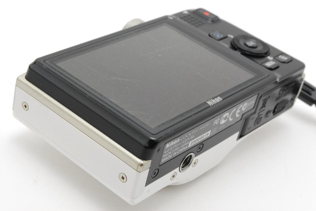 Nikon COOLPIX S8200 本体と付属品
