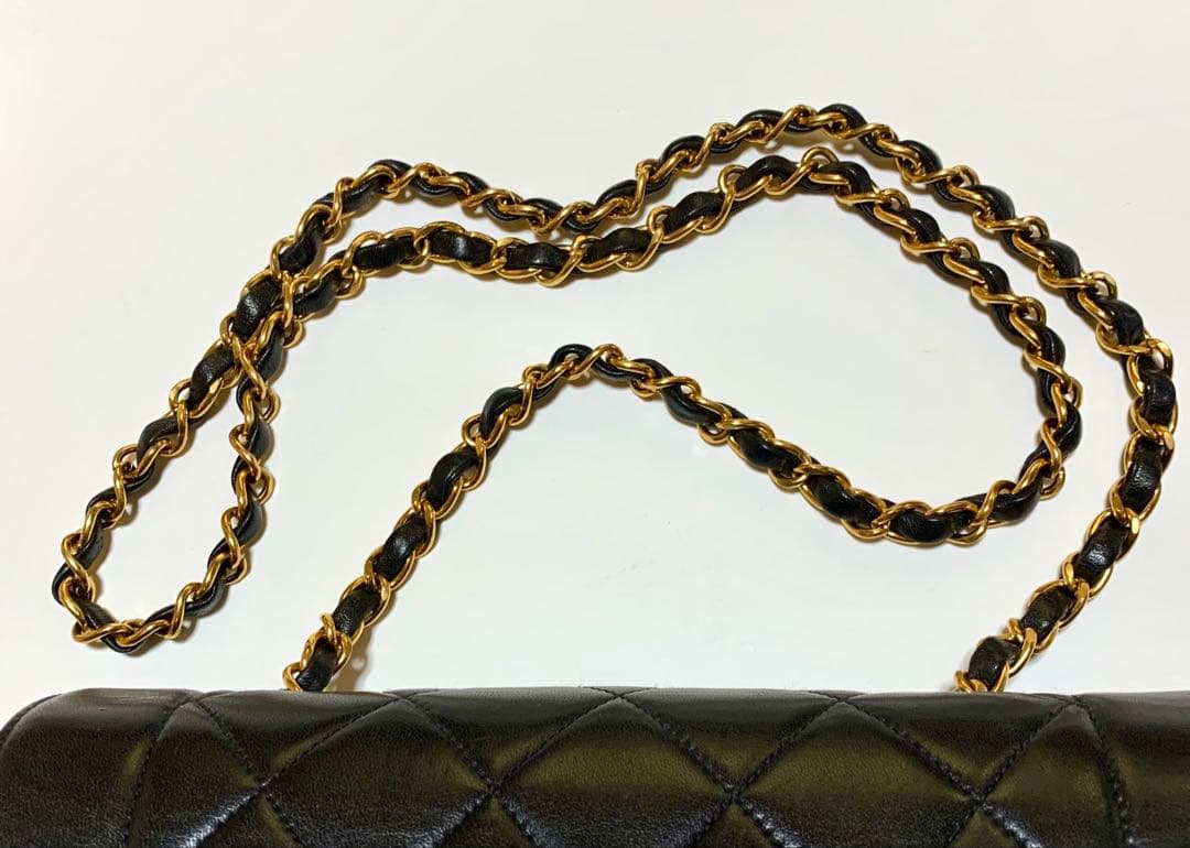 【極美品】CHANELシャネル マトラッセ ダイアナフラップ　ショルダーバッグ