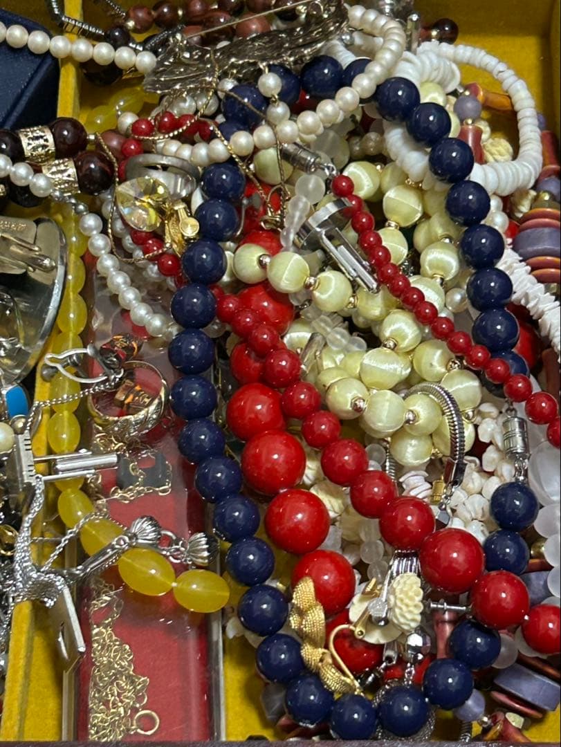 遺品整理　アクセサリーまとめ　ジャンク