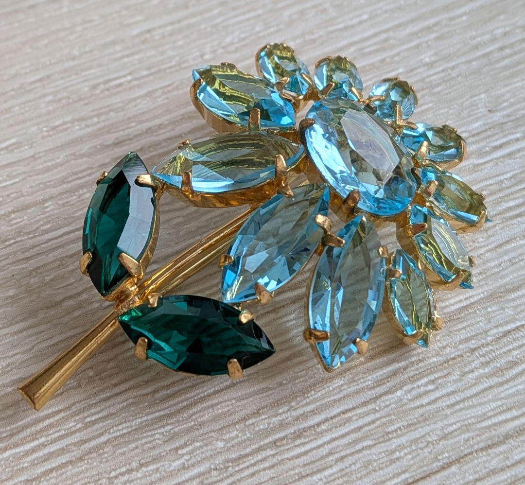 アクアマリンブルー ビジュー フラワーデザイン ブローチ 美品 JULIANA？
