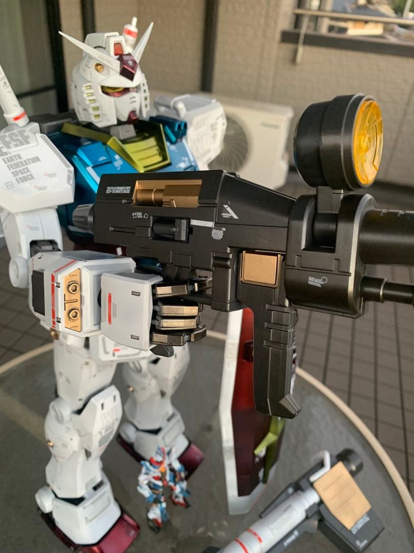 メガサイズ、1/35 ガンダム RX-78-2 海外製（方大競）全塗装。出品。