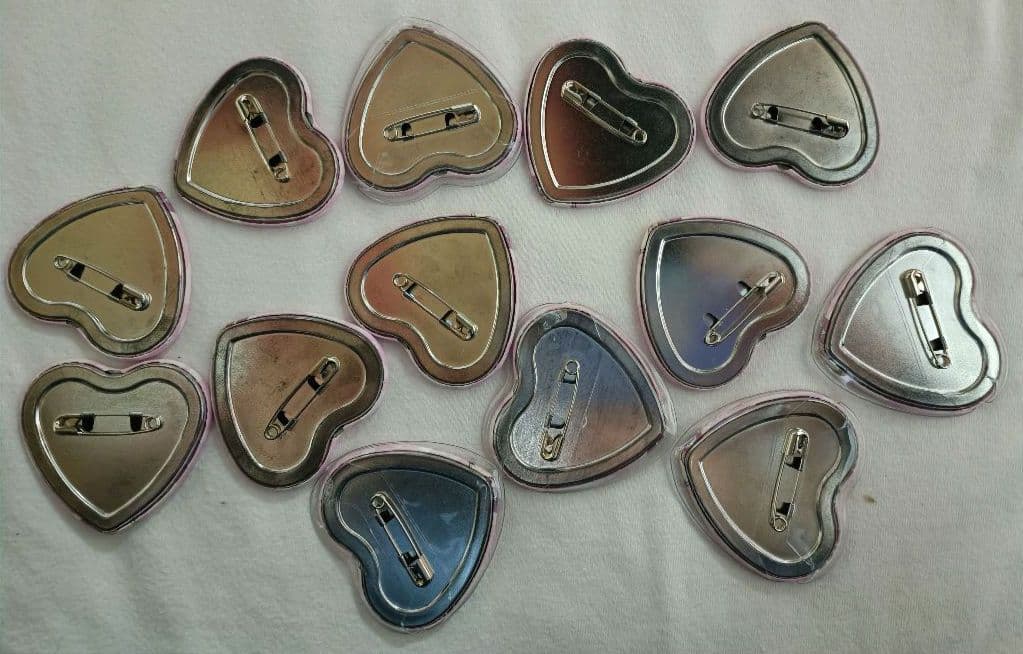 すとぷり　さとみ　ハートの缶バッチ　アニメイト特典　デフォ