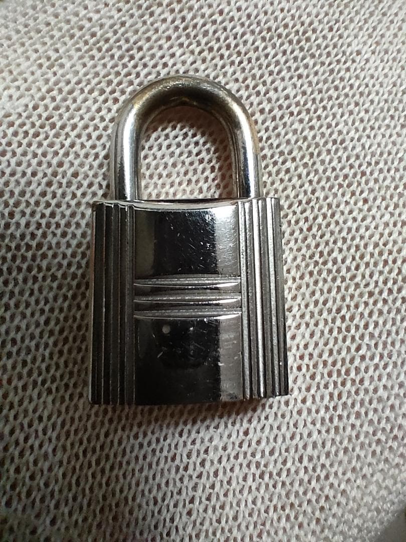 ※T's Fact【No.102】HERMES カデナ 鍵 シルバー