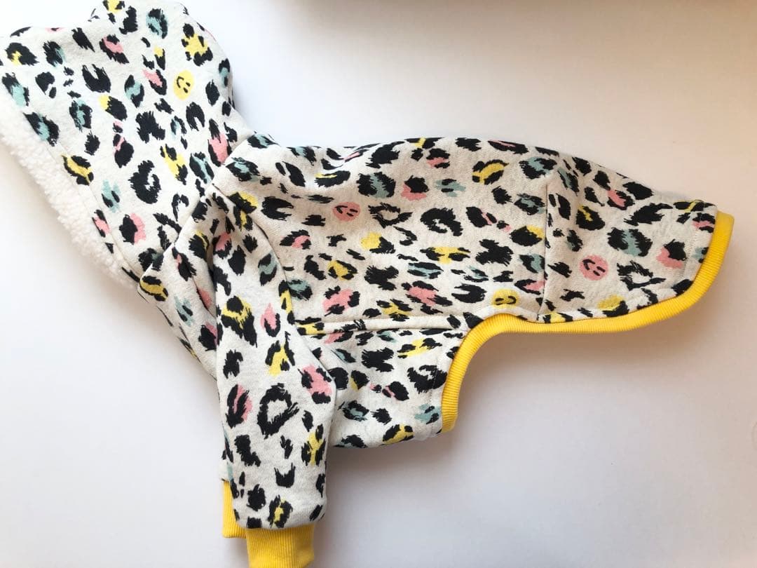 ヒョウ柄パーカー　イタグレ服　犬服　バンドメイド