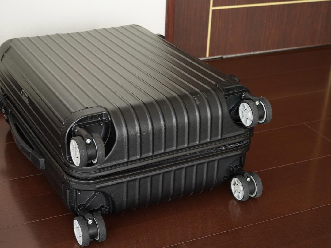 機内持ち込み可能 RIMOWA サルサ 32L 4輪 キャビン ブラック 黒