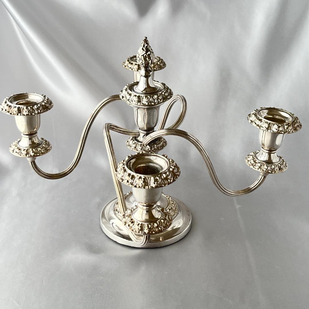 【英国】 薔薇モチーフのキャンドルスタンド【シルバープレート】火消し付き