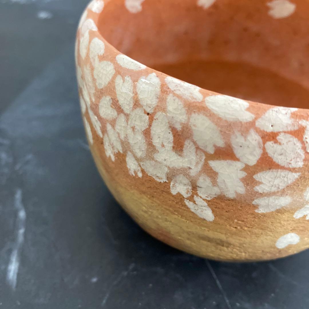 吉村重生（楽入）造　赤楽桜柄茶碗　共箱　栞付き　京焼　楽焼　赤茶碗　茶道具