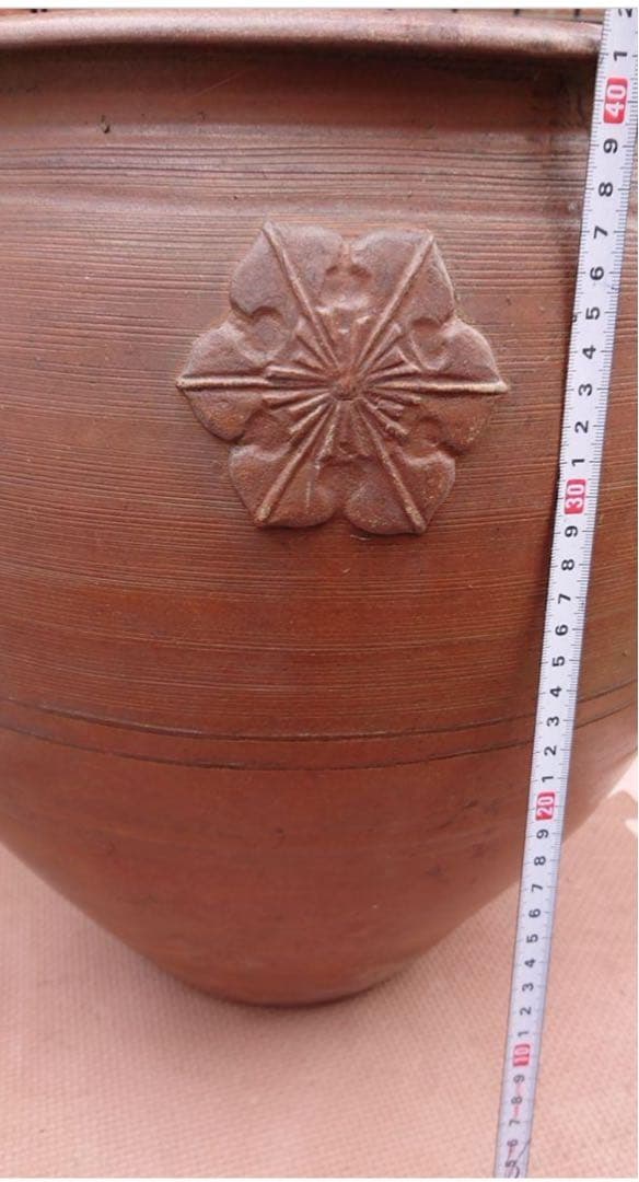 水瓶　メダカ鉢 花紋付き　直径40cm 高さ40cm