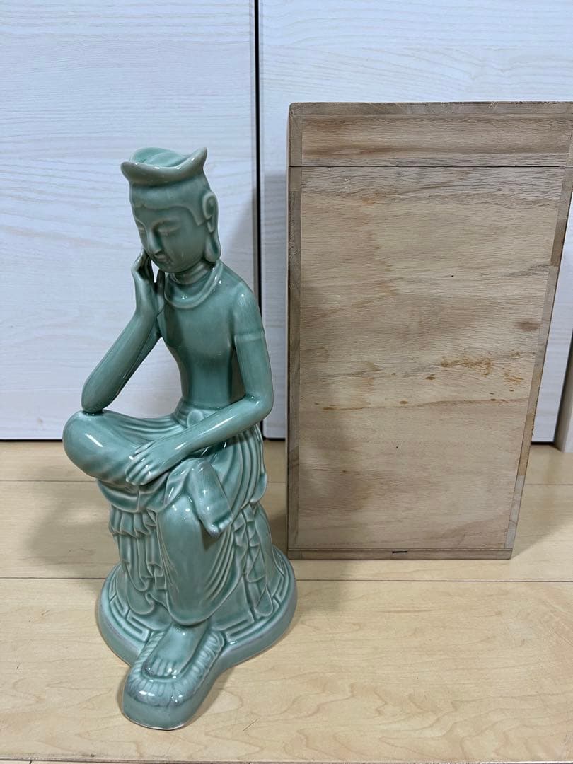 【美品】高麗青磁 半跏思惟像 はんかしゅいぞう 木箱付 仏像 美術品 骨董品