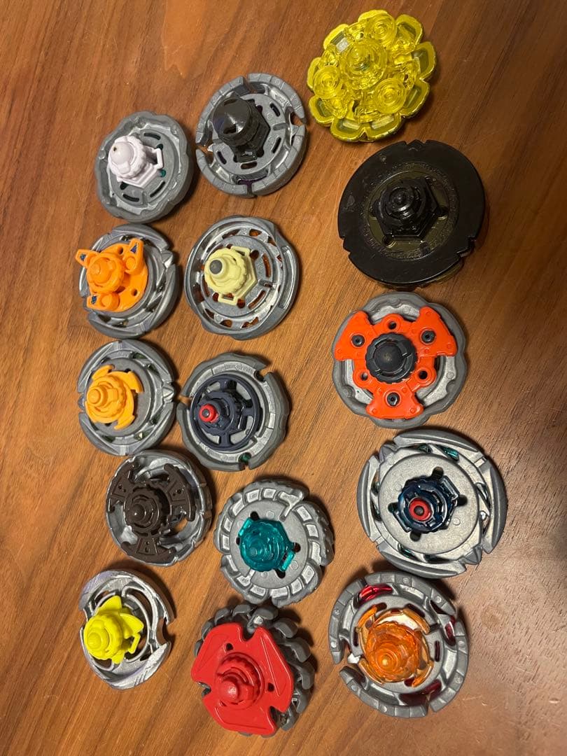 メタルファイト ベイブレード　15個＋部品等　まとめ売り