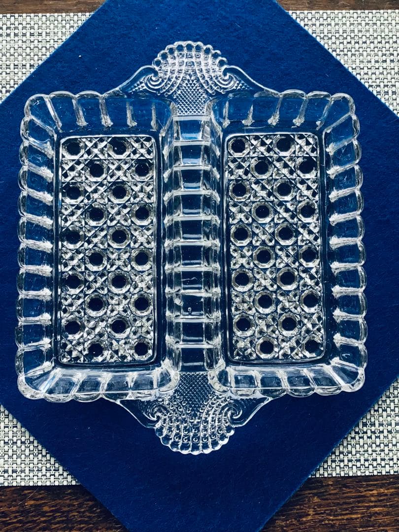 イギリスアンティークのサービングガラスプレート