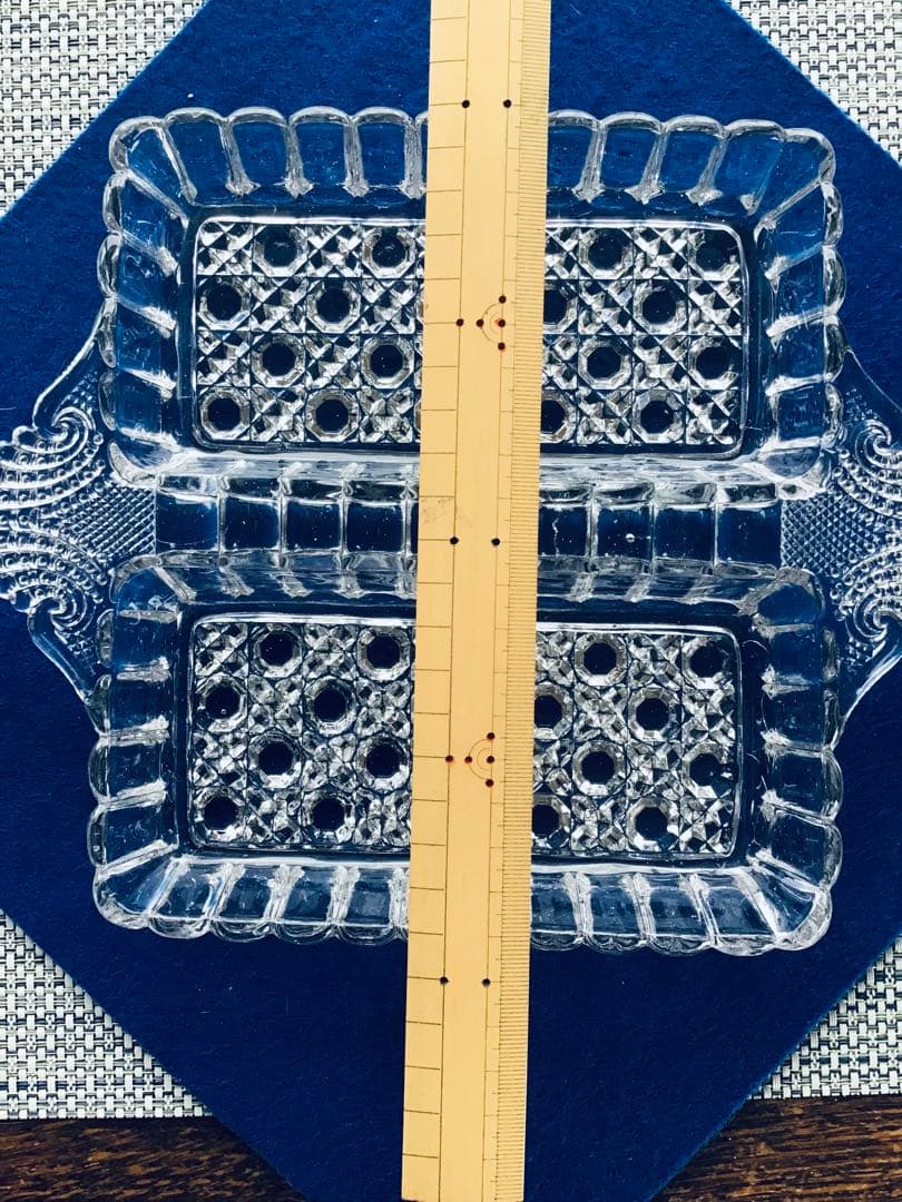 イギリスアンティークのサービングガラスプレート