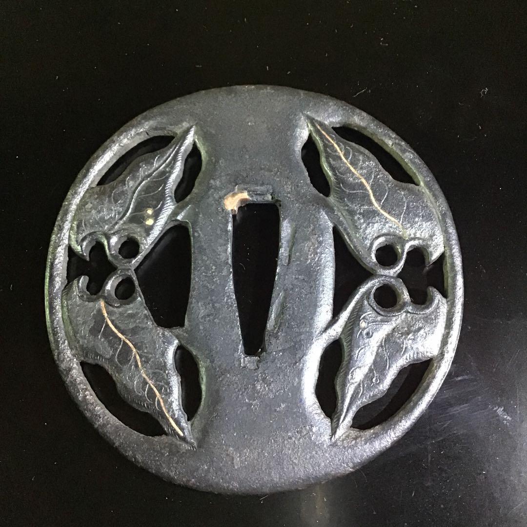 鐵地透鍔　「朝露沢瀉」　色絵象嵌　江戸時代　　　　　　書鍔箱