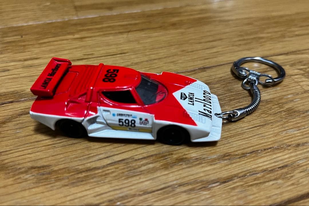 トミカ　Lancia ミニカー キーホルダー付き ストラトス　ターボ