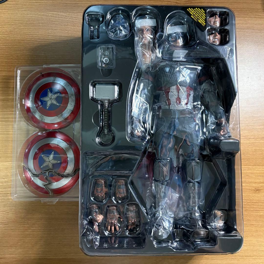 ホットトイズ(Hot Toys) アイアンマン & キャプテンアメリカ