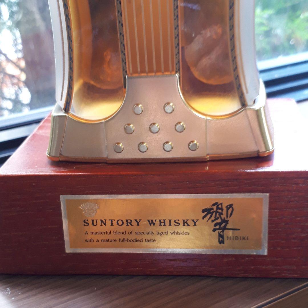 サントリー響リラギター型ボトル