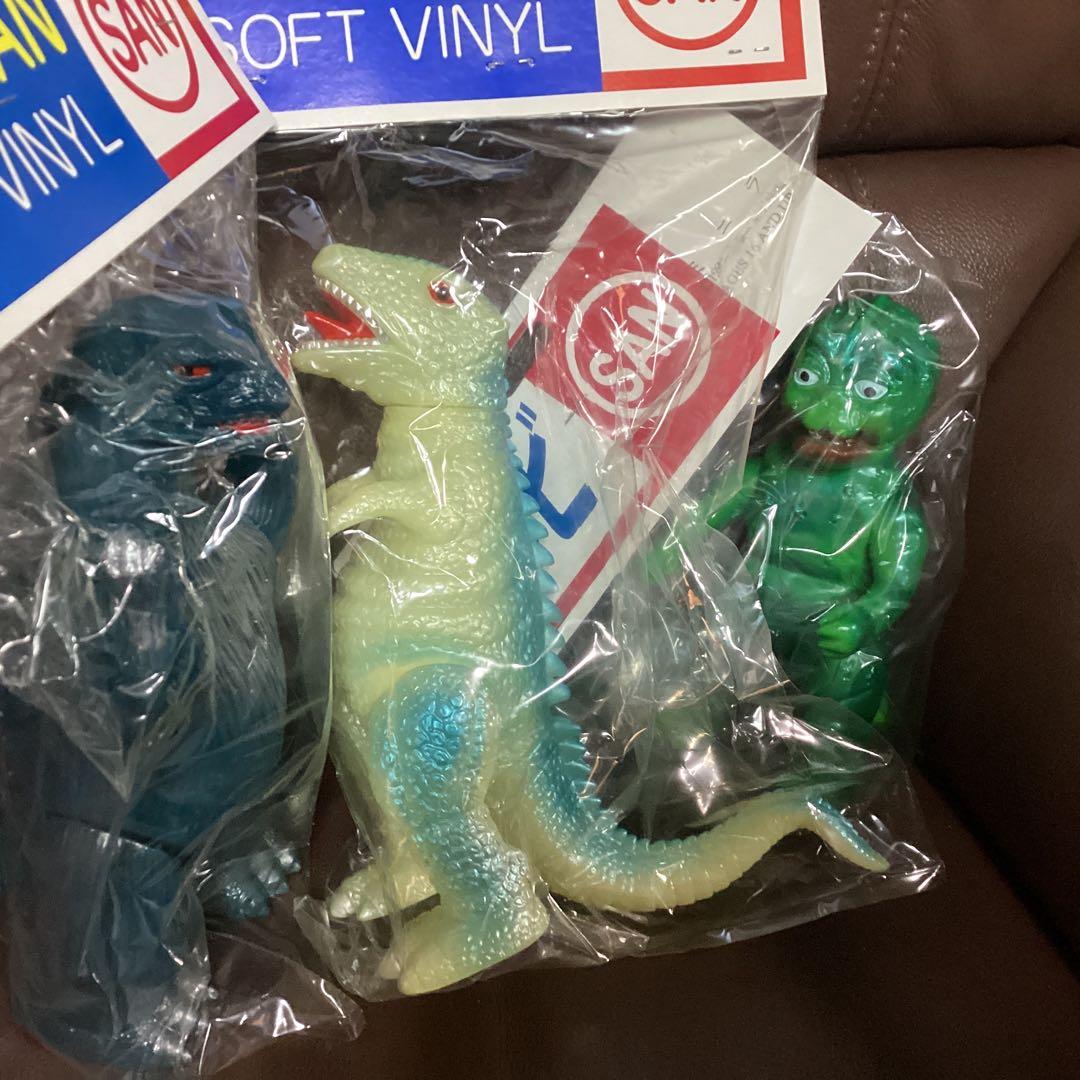 マルサン　ゴジラ＆ミニラ＆黄色ガバラ&蓄光ゴロザウルス　4体セット値引不可　新品