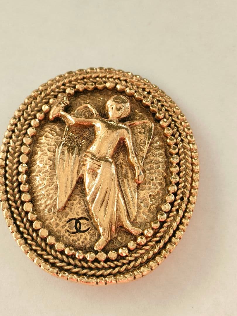 シャネル　エンジェル　ブローチ　ゴールド