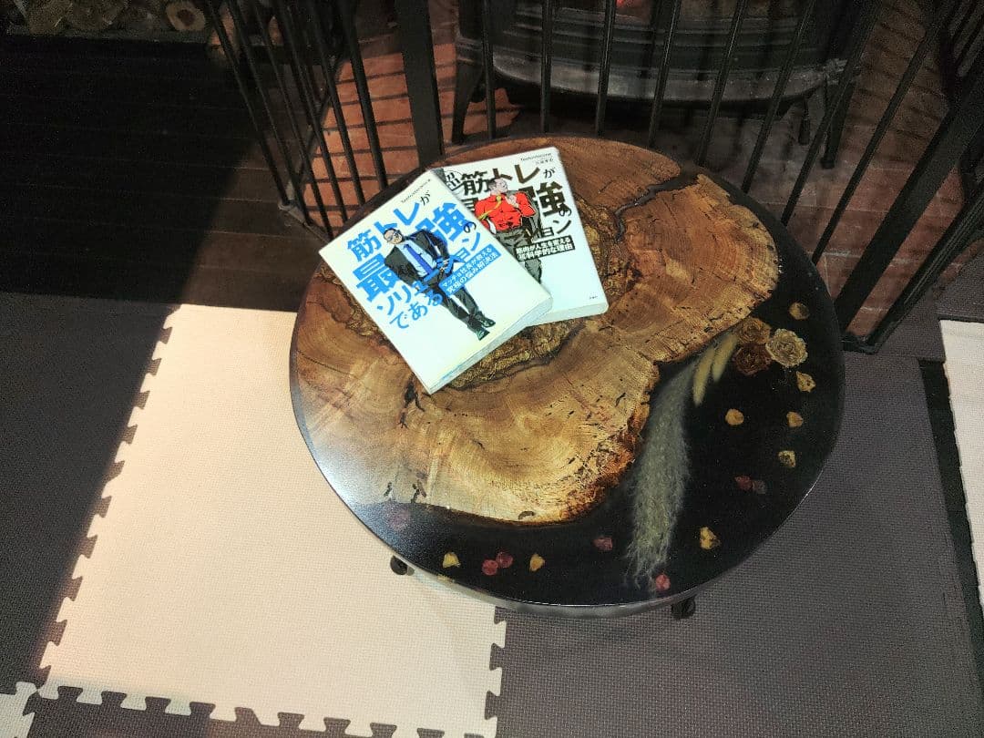 レジンとドライフラワーのテーブル