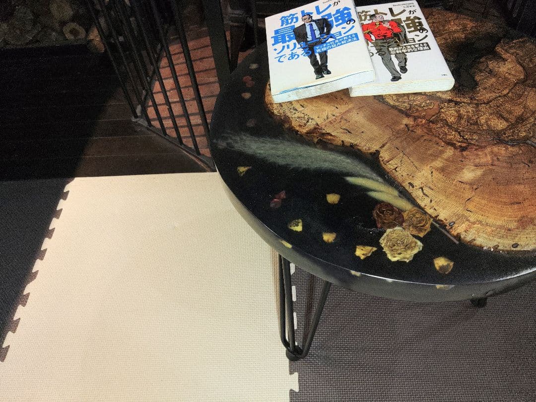 レジンとドライフラワーのテーブル