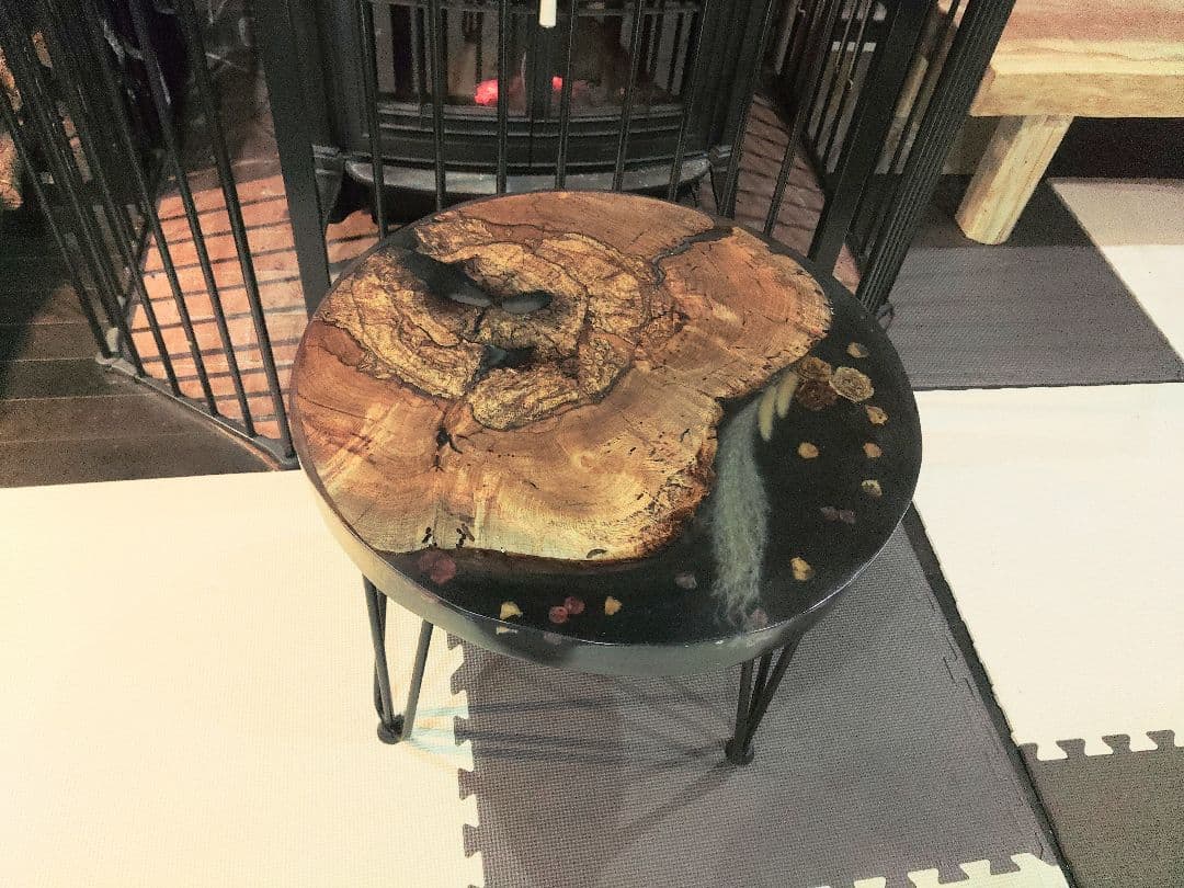 レジンとドライフラワーのテーブル