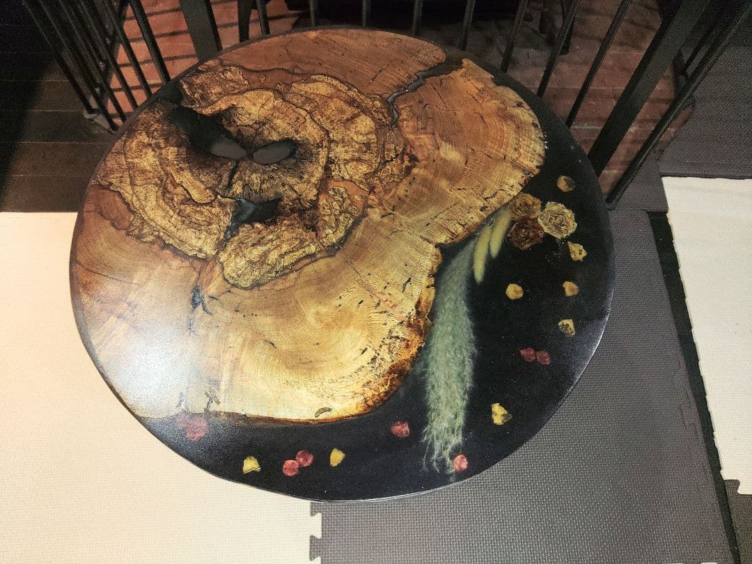 レジンとドライフラワーのテーブル