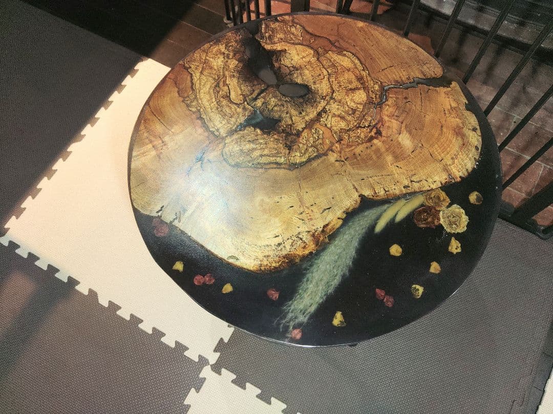 レジンとドライフラワーのテーブル