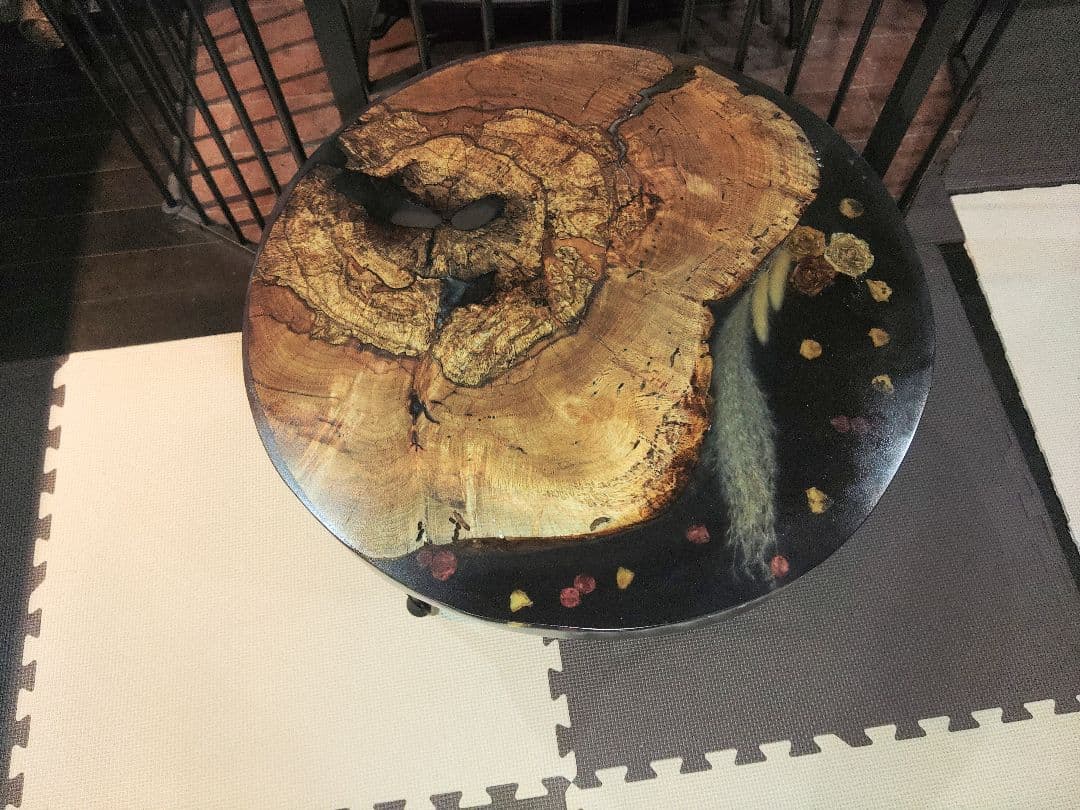 レジンとドライフラワーのテーブル