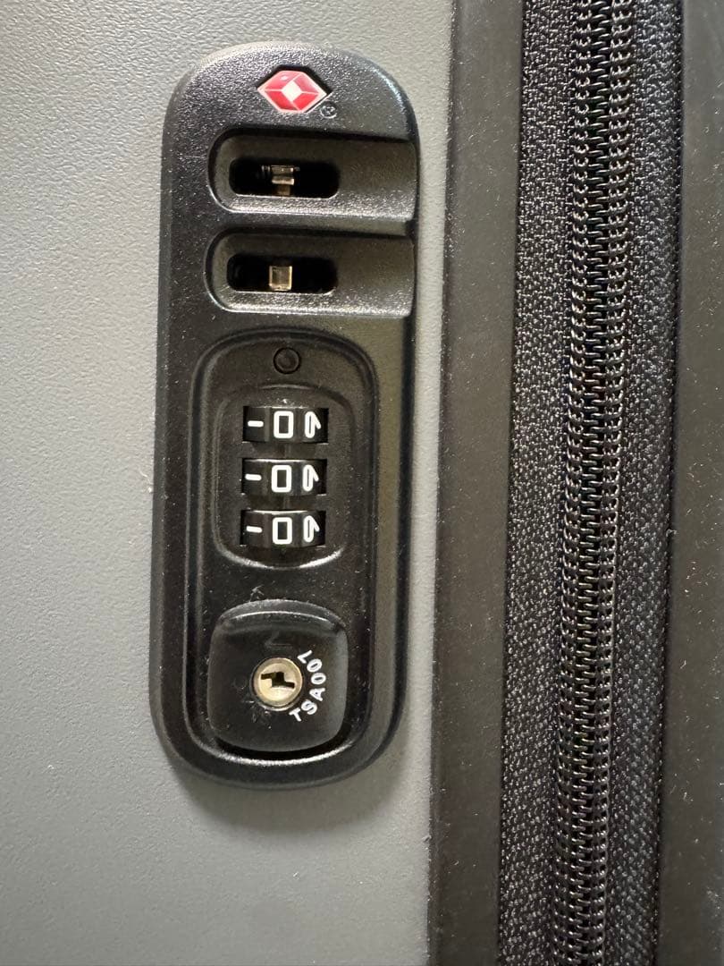 H*C様 ZERO HALLIBURTON 100L キャリーケース Edge