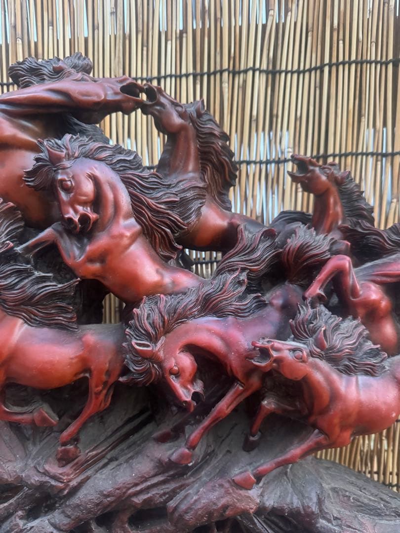 馬の彫刻群 木製 赤褐色　九頭馬 馬 豪華 躍動感 躍動的 置物 インテリア
