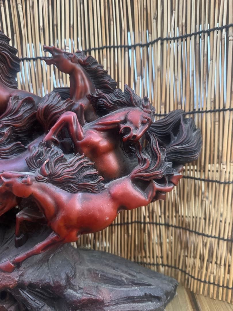 馬の彫刻群 木製 赤褐色　九頭馬 馬 豪華 躍動感 躍動的 置物 インテリア