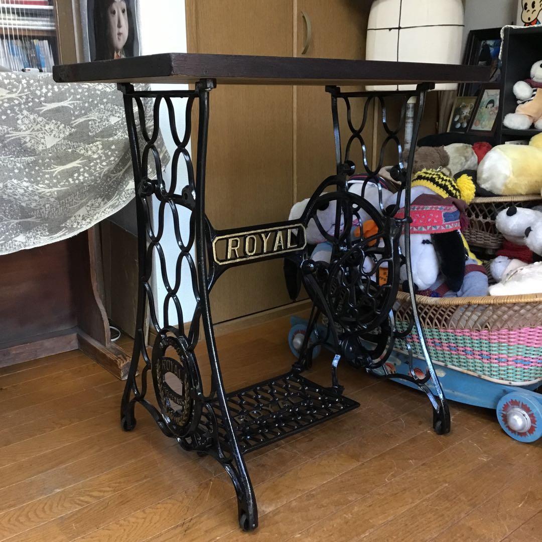 ※アンティーク※ 足踏みミシン脚のテーブル　アイアン　飾り棚