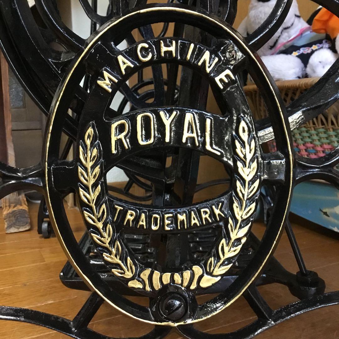 ※アンティーク※ 足踏みミシン脚のテーブル　アイアン　飾り棚