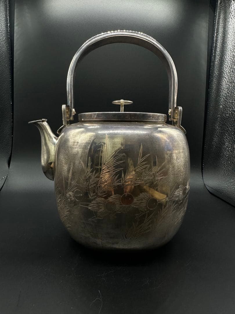 純銀　銀瓶　水差　大水指　彫刻　片切彫　箱あり　1201g 骨董古美術