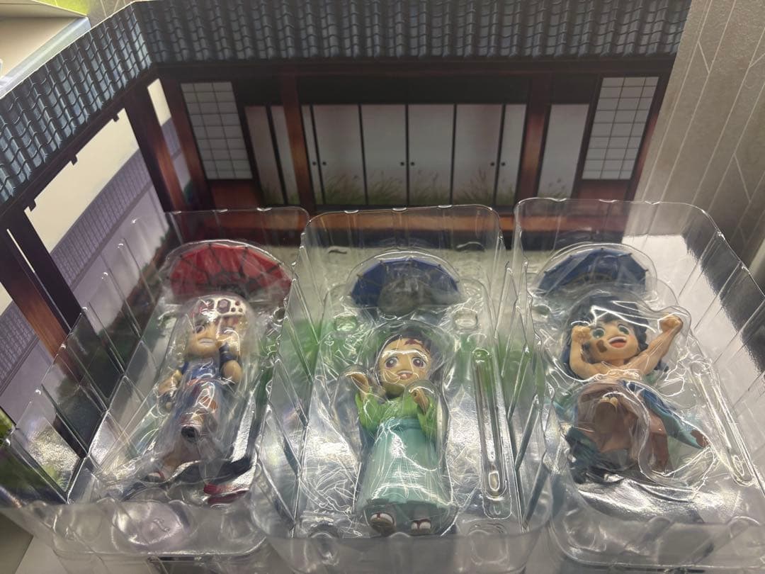 鬼滅の刃 中国限定 梅雨 フィギュア 3点セット 炭治郎 伊之助 天元 背景付き