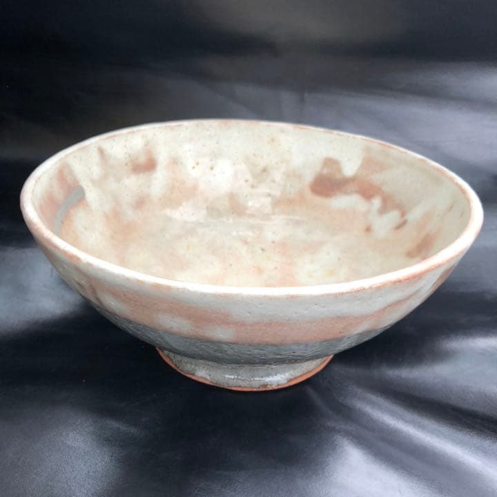 遺品整理◼️蔵から出てきた謎のかなり大きな器、サイズ的に抹茶茶碗では無さそうです。