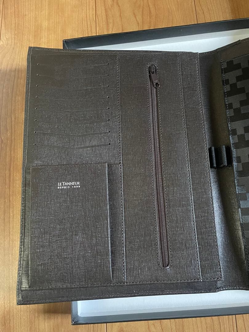 LE TANNEUR ダークブラウン マルチケース