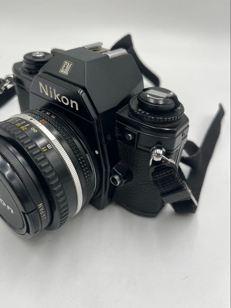 Nikon EM フイルムカメラ　50mm 1:1.8
