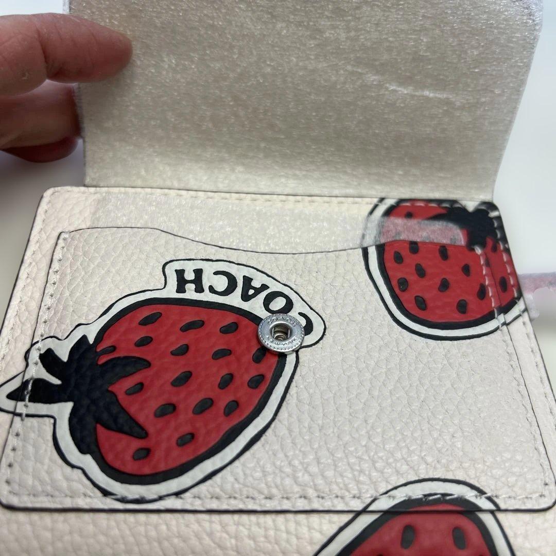 COACH イチゴ柄 二つ折り財布 新品未使用
