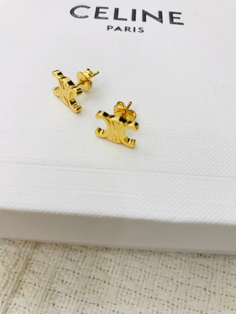 セリーヌ　ピアス　両耳