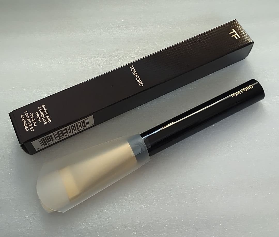 トムフォード シェイド アンド イルミネイト ブラシ ０４