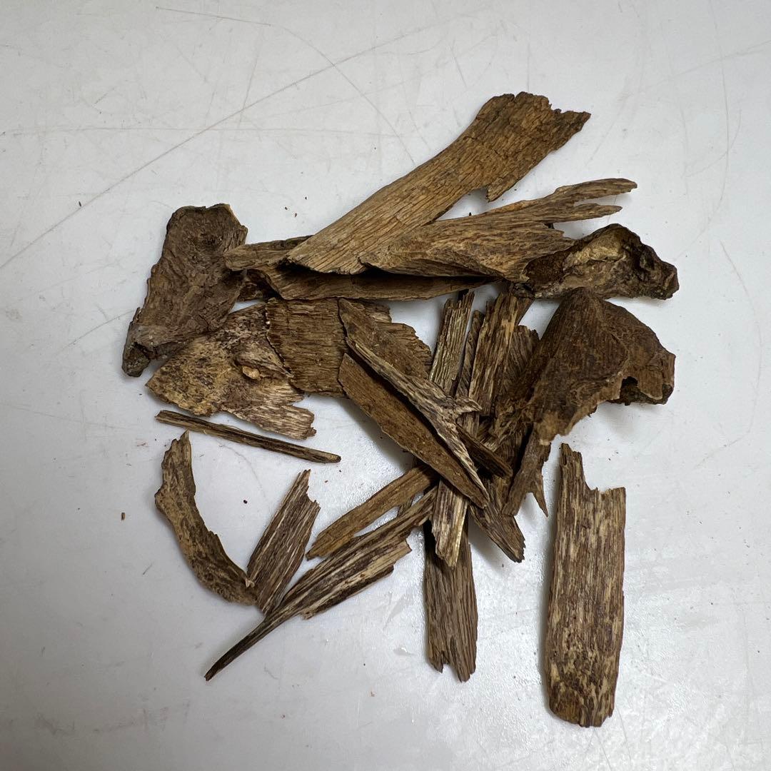 ベトナム・ダナン産　沈香　トヒエ　65g 東さ7-1128☆2F