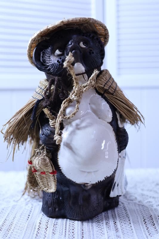 ◆信楽焼　狸さん　高さ約30㎝ ◆笠・嚢・藁草履を下げた珍しい狸　置物　陶器