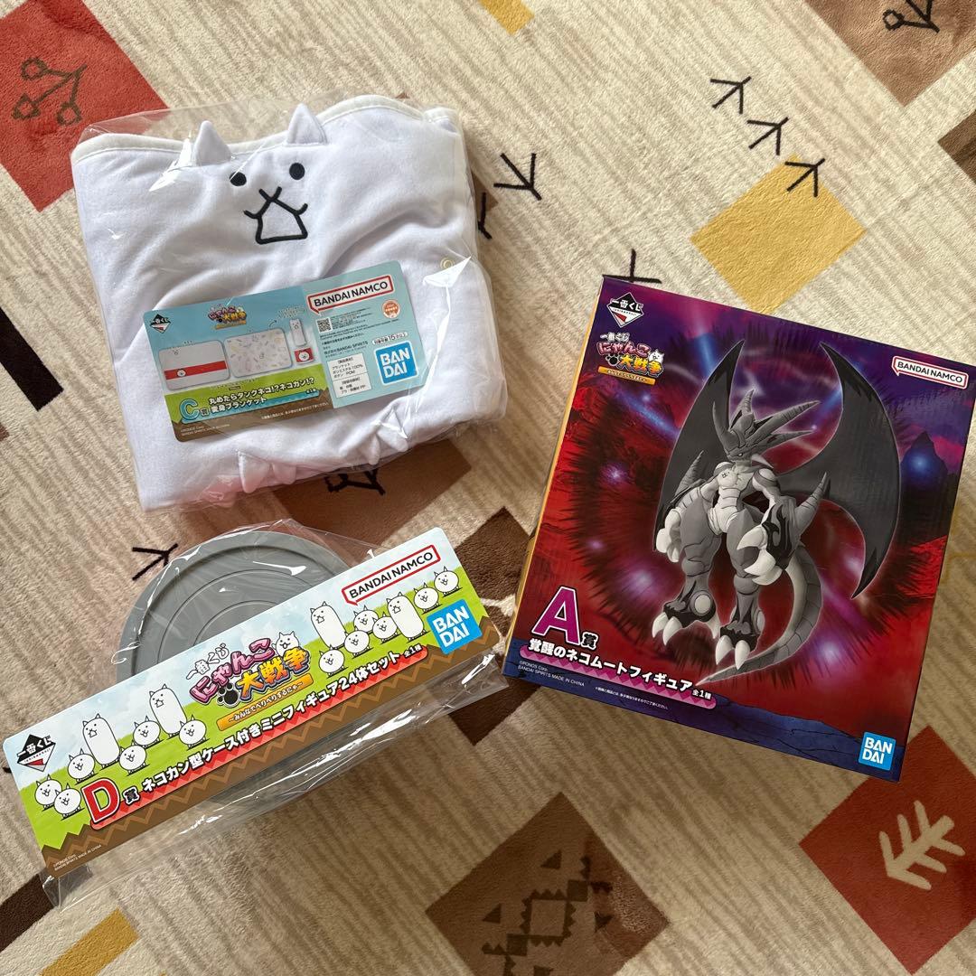 ま*！様 一番くじ にゃんこ大戦争 ネコムート、ネコ缶、ブランケット セット