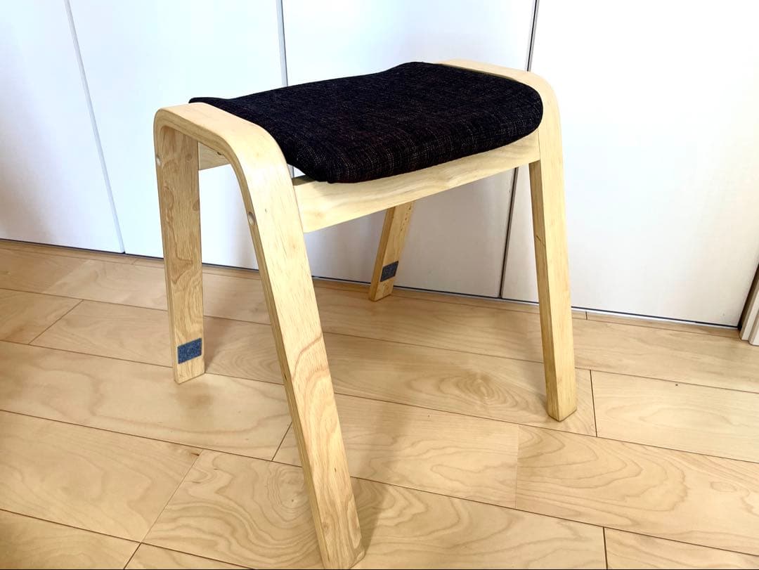収納に場所を取らない 木製スタッキングスツール4脚セット