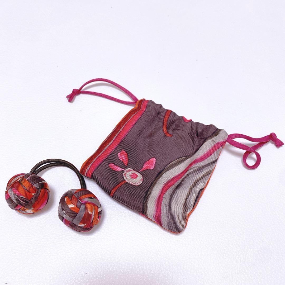 美品 エルメス HERMES ヘアゴム 髪ゴム ポンポン 赤系