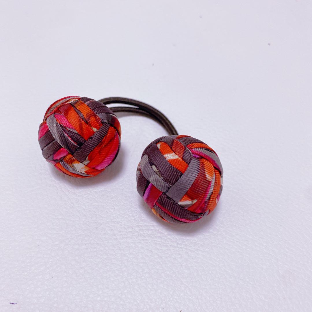 美品 エルメス HERMES ヘアゴム 髪ゴム ポンポン 赤系