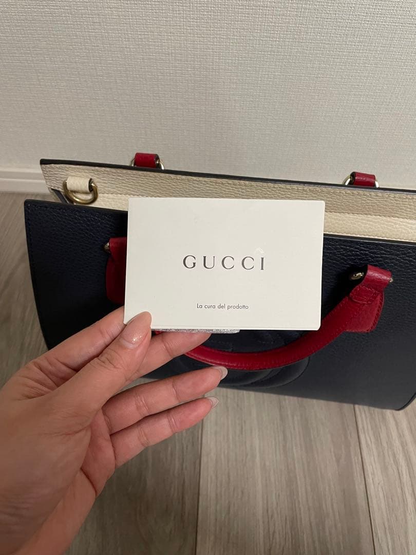 Gucci ネイビー レザー ハンドバッグ