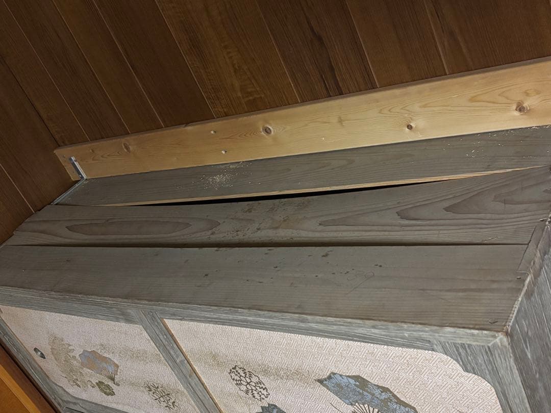 木製家具　 桐箪笥？　伝統的な和風デザイン