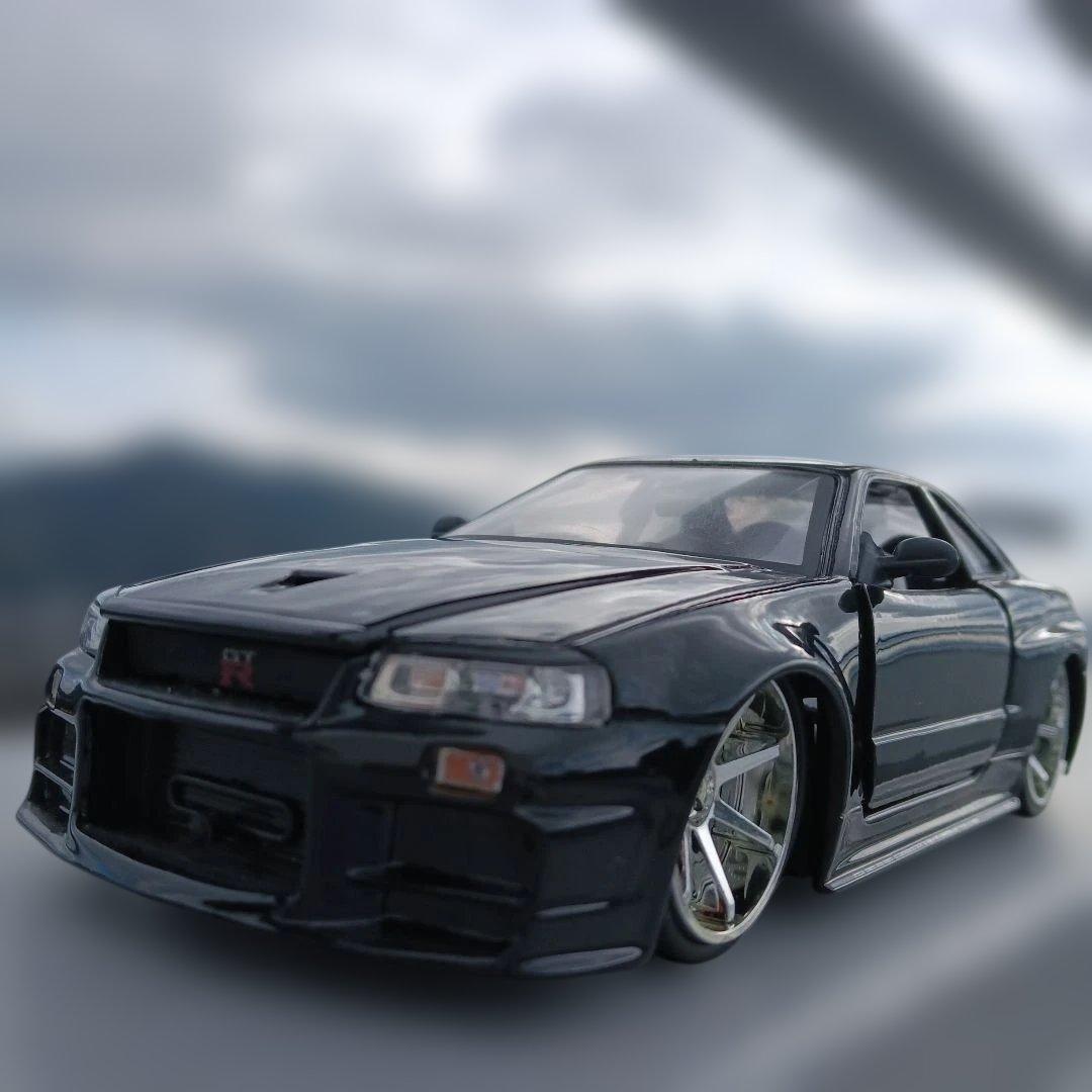 Nissan GT-R R34 ミニカー 1/18 ブラック
